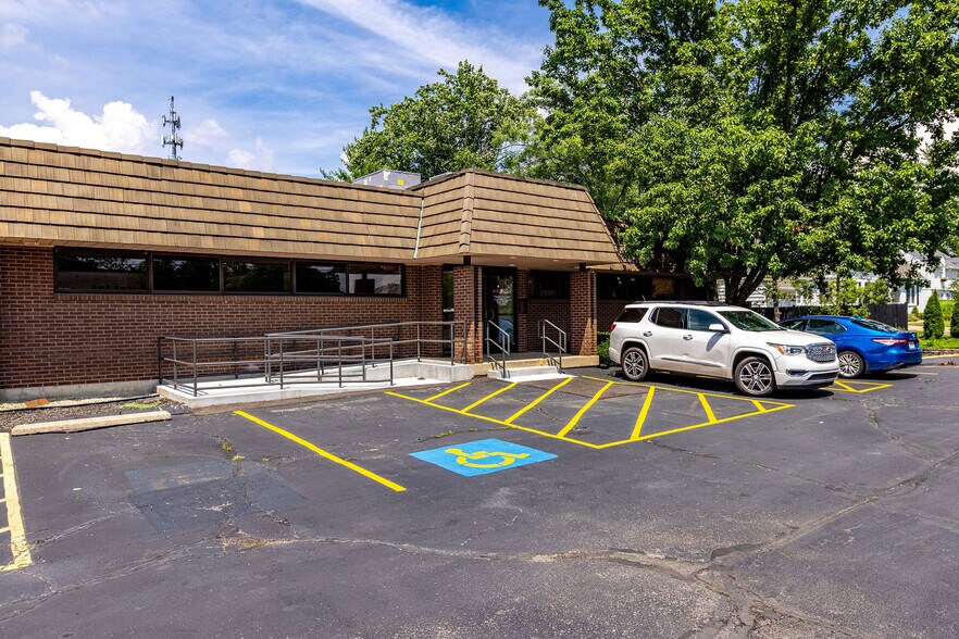 More Photos Of 9030 Montgomery Rd, Cincinnati Medical For Lease