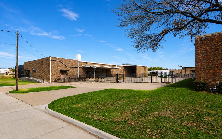 Primary Photo Of 4529 Gold Rd, Dallas Distribution For Sale