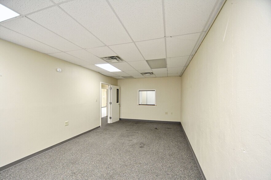 More Photos Of 109-111 N River St, Seguin Office For Sale