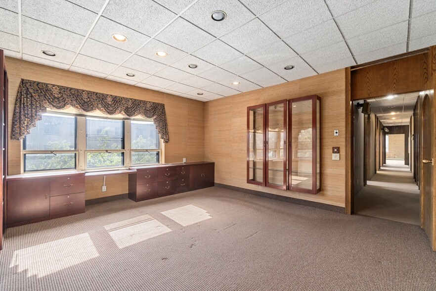 More Photos Of 609 Farmington Ave, Hartford Medical For Lease