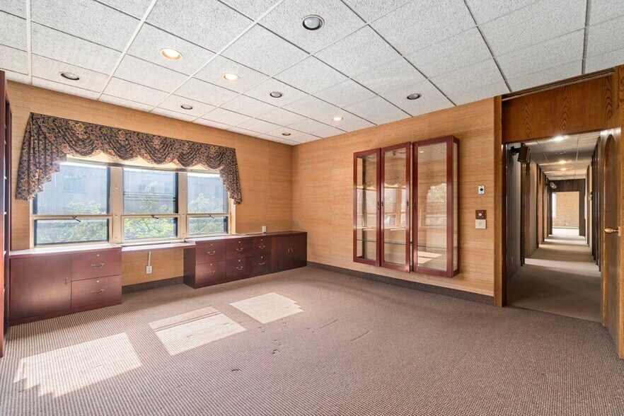 More Photos Of 609 Farmington Ave, Hartford Medical For Lease