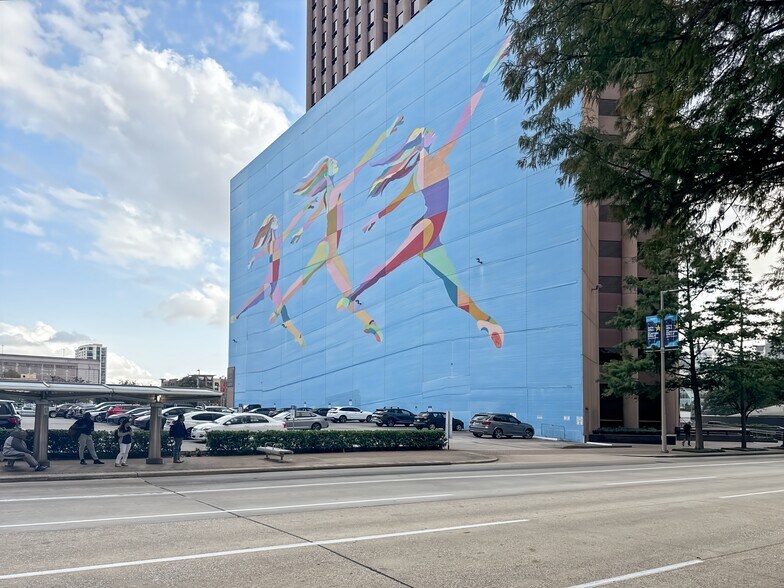 More Photos Of 1415 Louisiana St, Houston Office For Sale