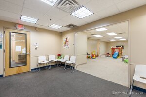 More Photos Of 454-456 Park St, Hartford Showroom For Lease