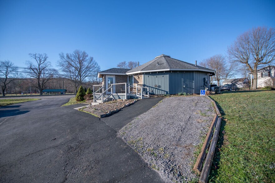 More Photos Of 411 W Canal St, Malvern General Retail For Sale