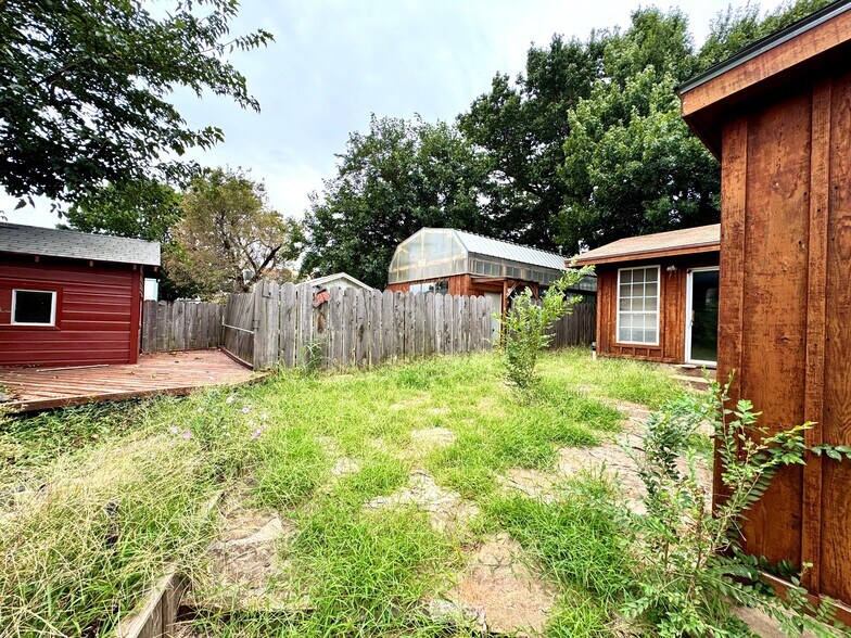 More Photos Of 2804 S 4th St, Chickasha Office For Sale