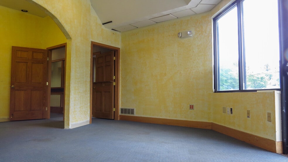 More Photos Of 215 Fisherville Rd, Concord General Retail For Lease