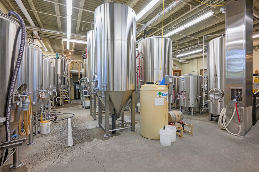 More Photos Of 7424 SW Beaverton Hillsdale Hwy, Portland Restaurant For Lease