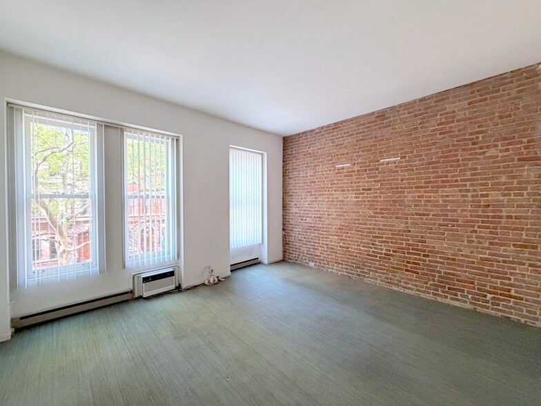 More Photos Of 161 W 88th St, New York Apartments For Lease