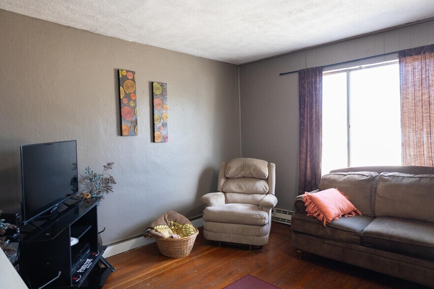 More Photos Of 103 W Main St, Hardwick Restaurant For Sale