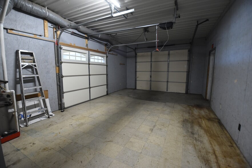 More Photos Of 1429 W US Highway 40, Greenfield Showroom For Lease