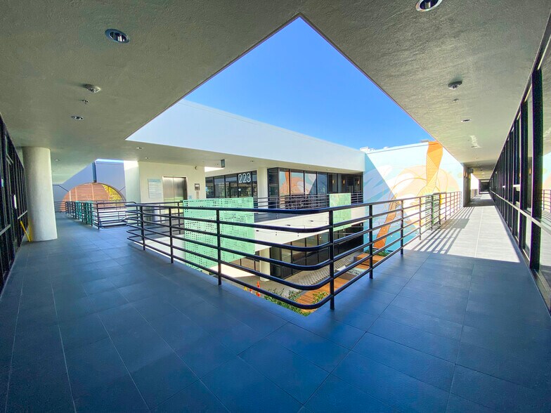 More Photos Of 2701 Ocean Park Blvd, Santa Monica Medical For Lease