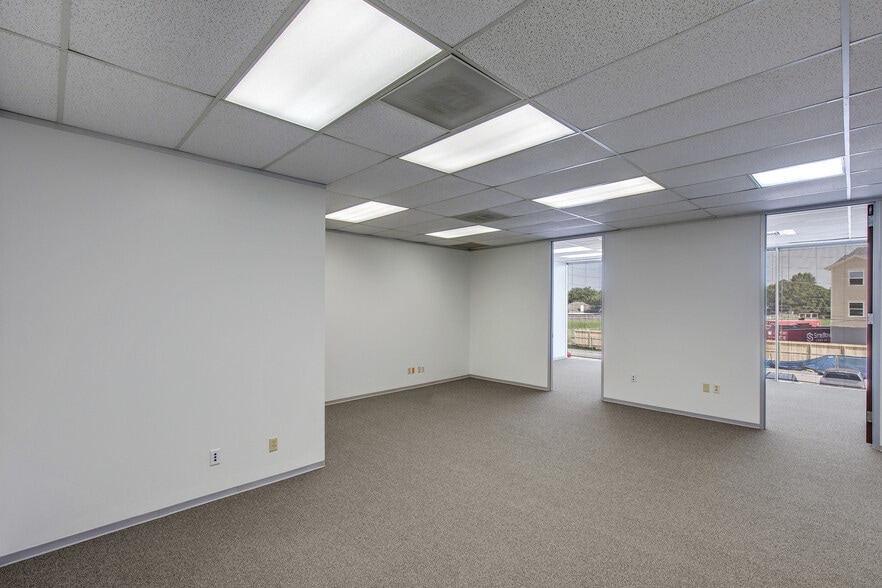 More Photos Of 9601 Jones Rd, Houston Office For Lease