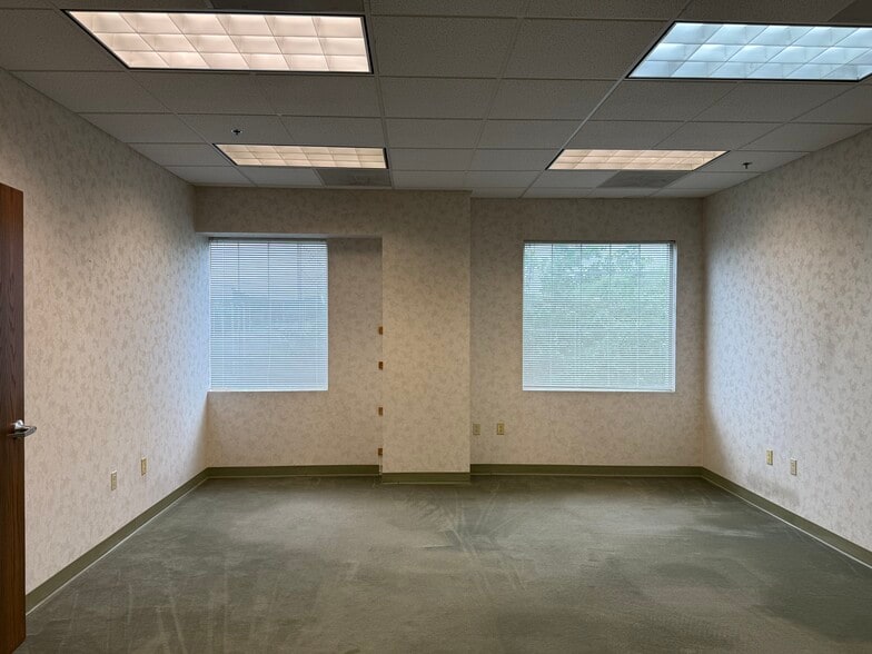 More Photos Of 12710 S Pflumm Rd, Olathe Storefront Retail Office For Lease