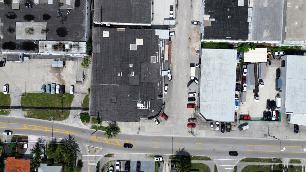More Photos Of 455 E 10th Ave, Hialeah Warehouse For Lease