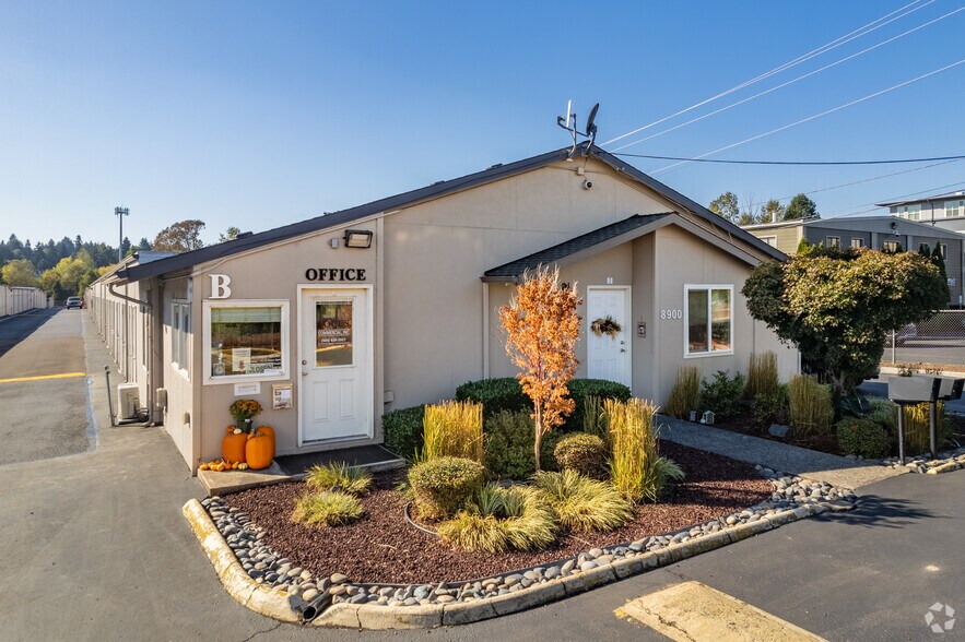 More Photos Of 8900 SW Burnham Rd, Tigard Self Storage For Lease