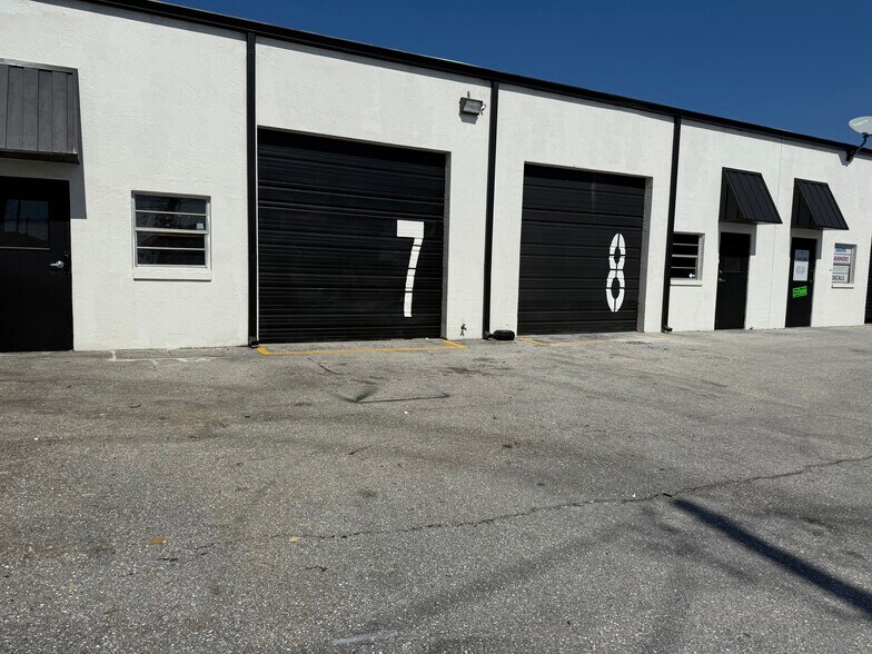 More Photos Of 2020 S Combee Rd, Lakeland Warehouse For Lease