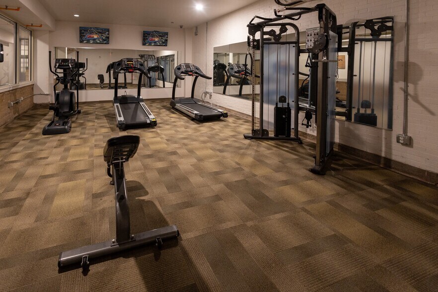 More Photos Of 1351 N Hanley Rd, University City Apartments For Sale