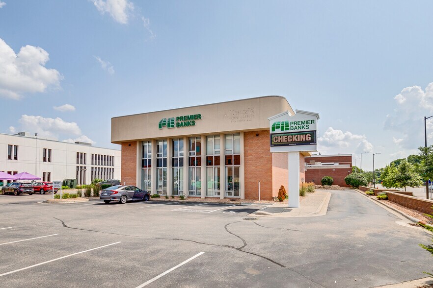 More Photos Of 500 W 98th St, Bloomington Bank For Lease