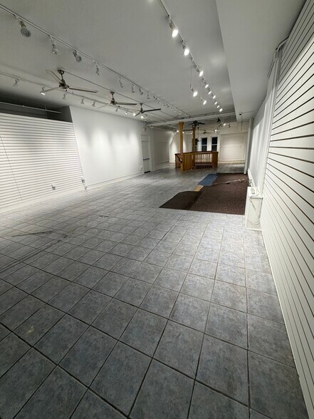 More Photos Of 189 Main St, Northampton Storefront Retail Office For Lease