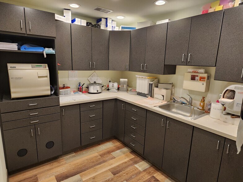 More Photos Of 688 Del Sol Dr, Alamosa Medical For Sale