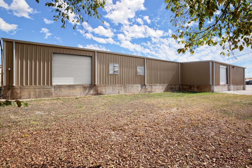 More Photos Of 9300 Brown Ln, Austin Warehouse For Lease