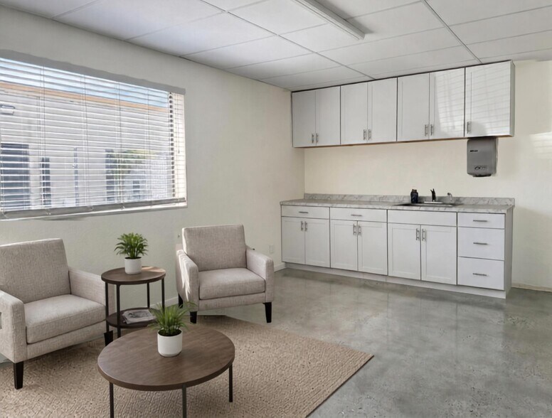More Photos Of 1342 E Highway 377, Granbury Showroom For Sale