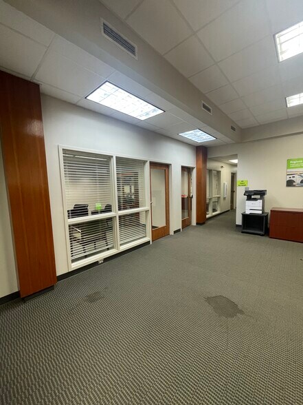More Photos Of 124 N Main St, Springhill Office For Sale