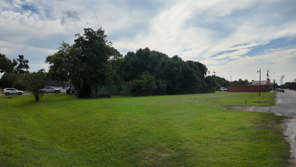 More Photos Of 322 Laurel St, La Marque Freestanding For Sale