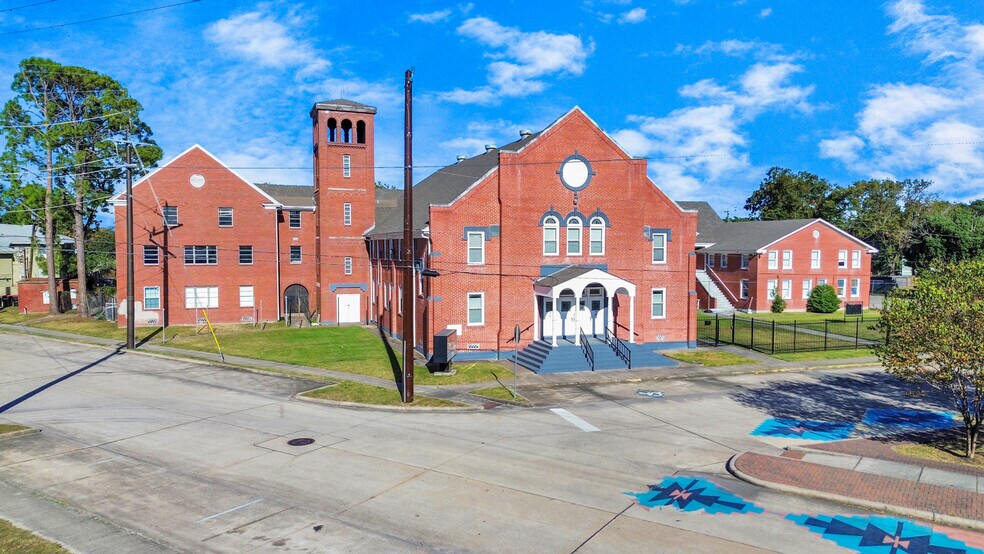 More Photos Of 2728 Kentucky St, Baytown Religious Facility For Sale