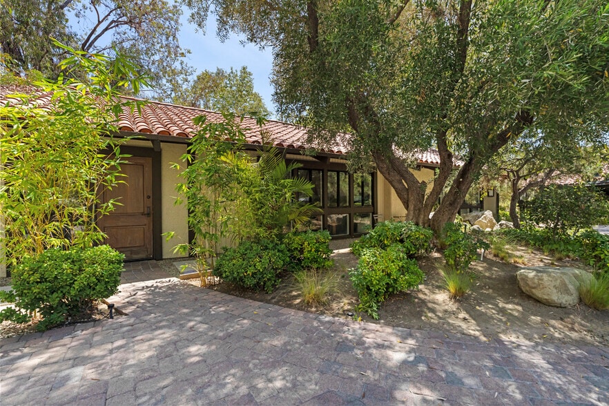 More Photos Of 23501 Park Sorrento, Calabasas Loft Creative Space For Sale