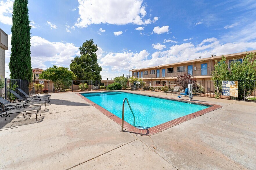 More Photos Of 150 N Lake Powell Blvd, Page Hotel For Sale