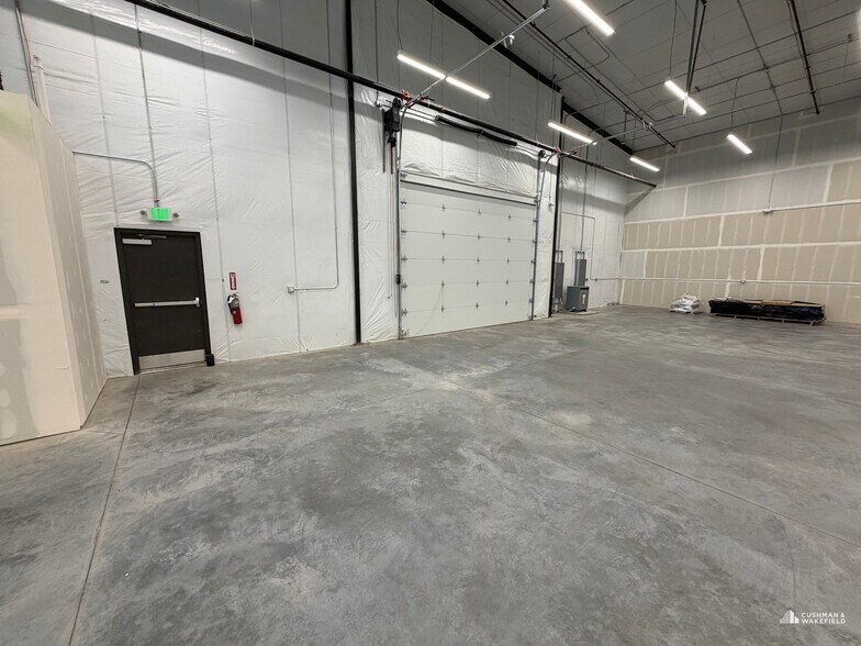 More Photos Of 7950 Miller Dr, Frederick Warehouse For Lease