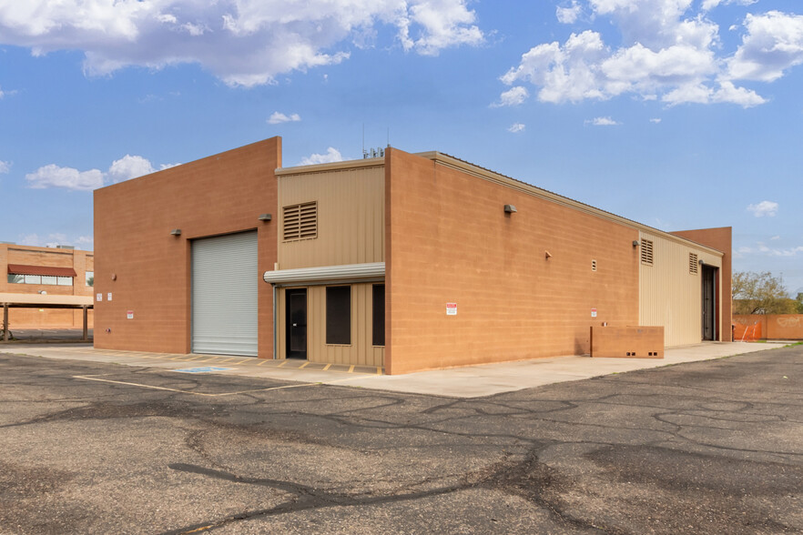 Primary Photo Of 2727 W Glendale Ave, Phoenix Warehouse For Lease