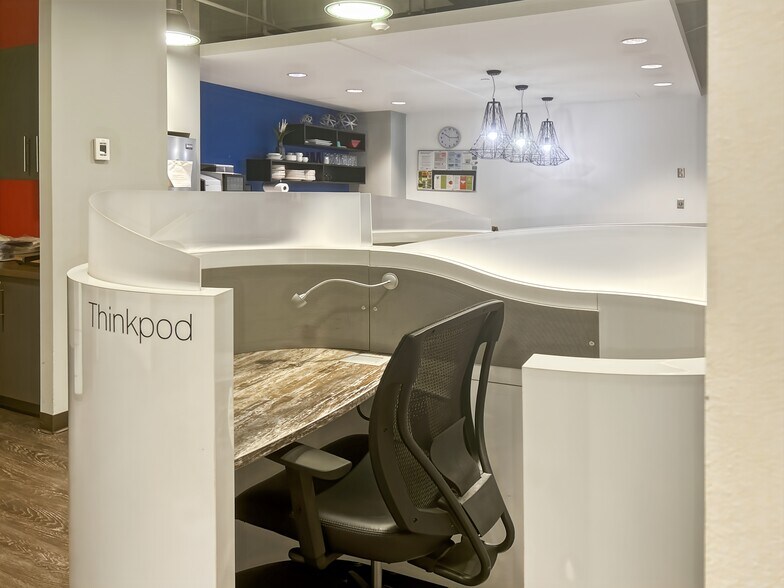 More Photos Of 1111 Boul Dr-Frederik-Philips, Montréal Coworking Space