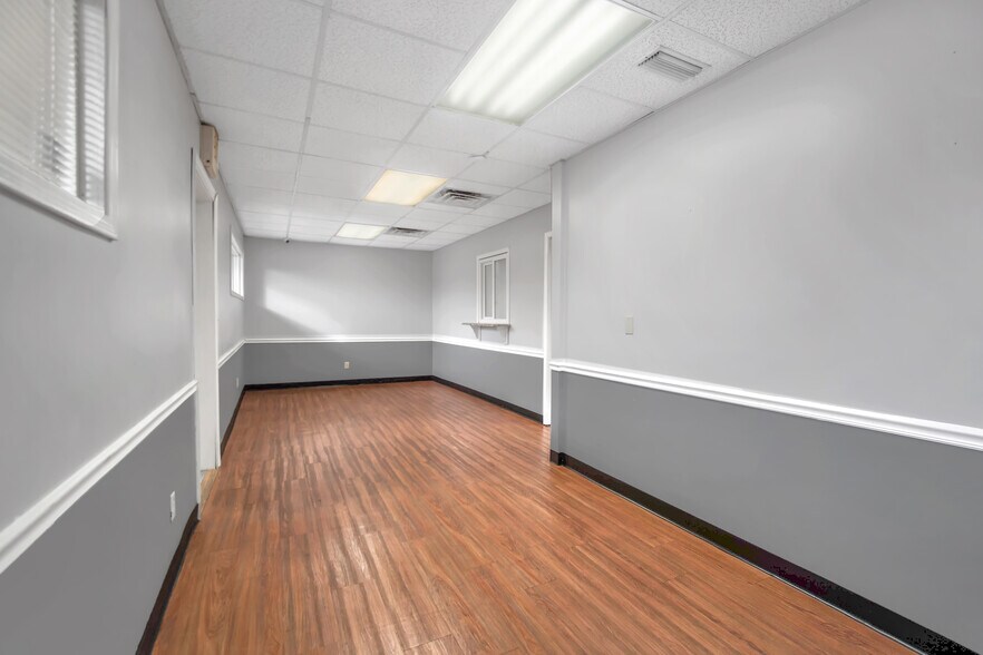 More Photos Of 949 Lane Ave S, Jacksonville Medical For Lease
