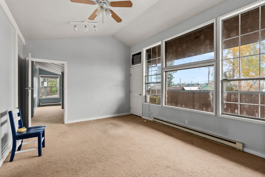 More Photos Of 1017 W Main St, Centralia Flex For Sale