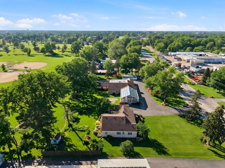 More Photos Of 1126 E State St, Sycamore Storefront Retail Residential For Sale