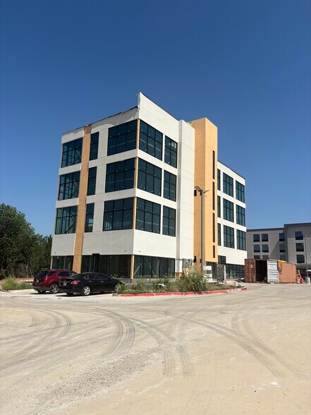 More Photos Of 851 N Central, McKinney Medical For Sale