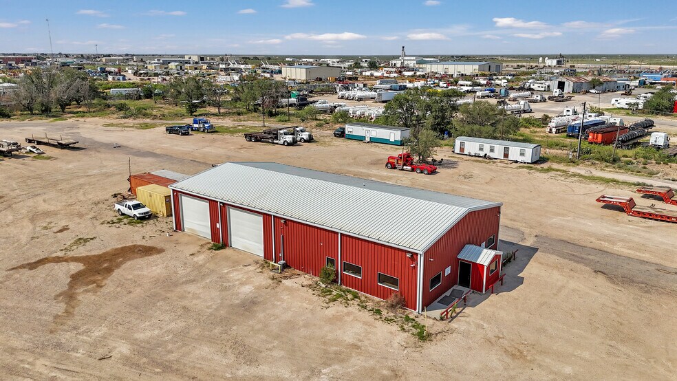 More Photos Of 2451 W Murphy St, Odessa Warehouse For Sale