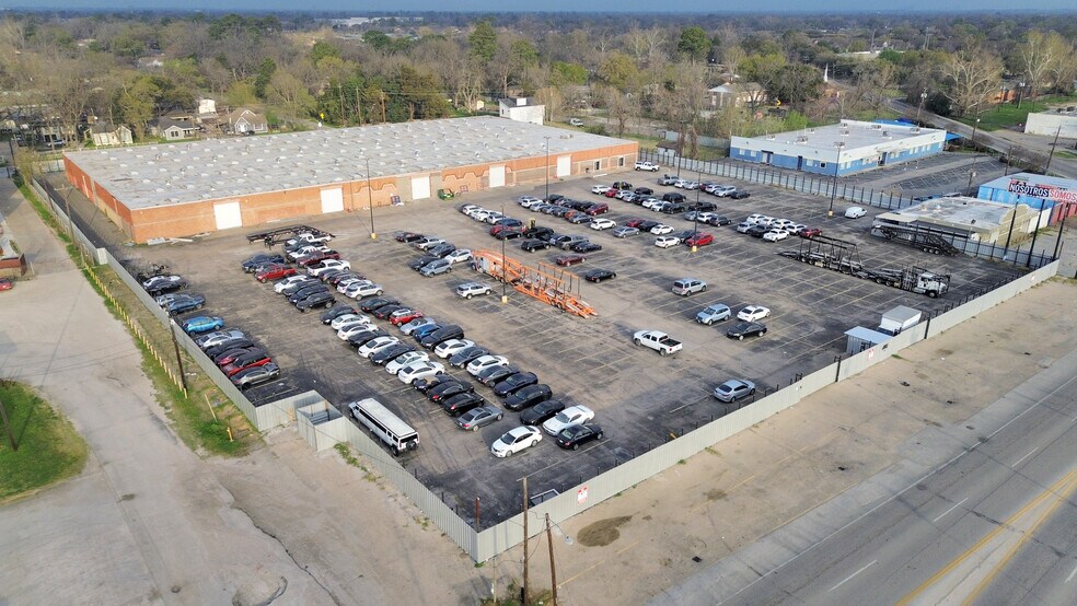 Primary Photo Of 9001 Jensen Dr, Houston Warehouse For Lease