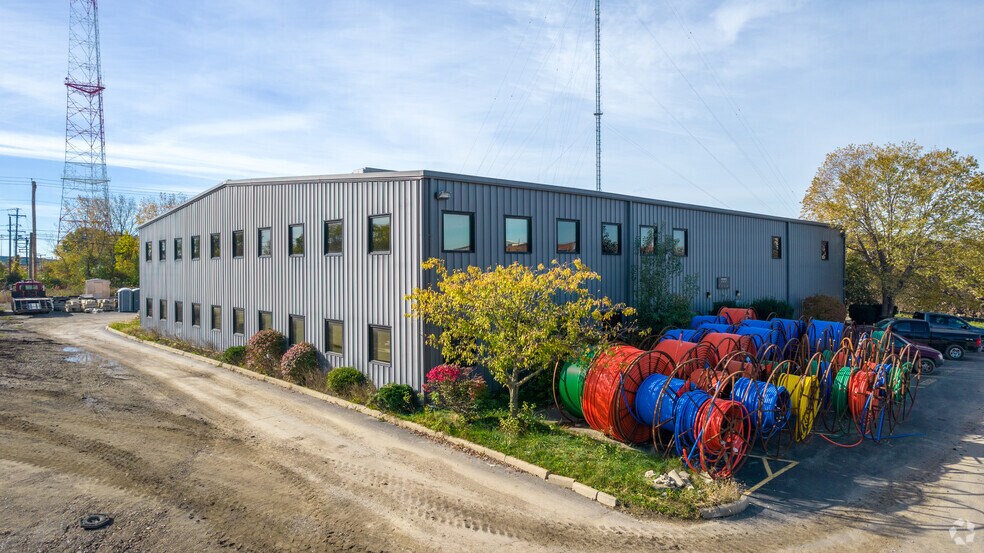 More Photos Of 777 Bowman Ave, Columbus Warehouse For Lease