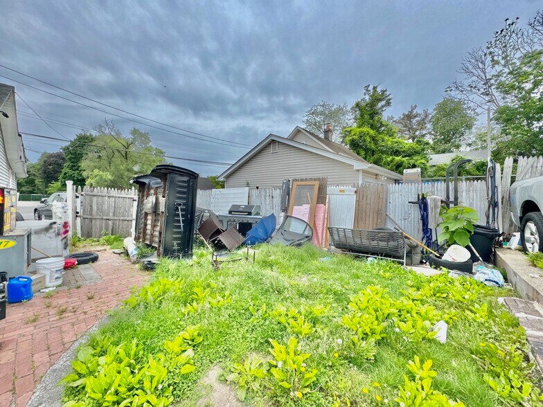 More Photos Of 1969-1973 New York Ave, Huntington Station Freestanding For Sale