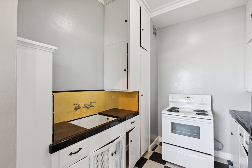 More Photos Of 945 N El Dorado St, Stockton Apartments For Sale