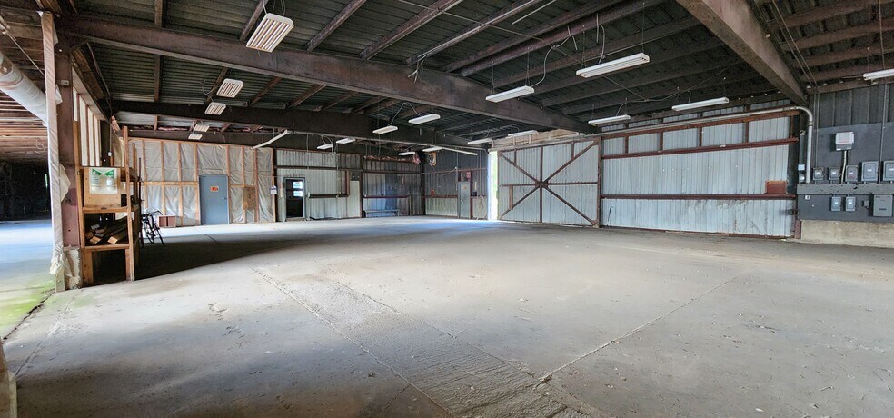 More Photos Of 3886 PA-92 N, Nicholson Warehouse For Lease