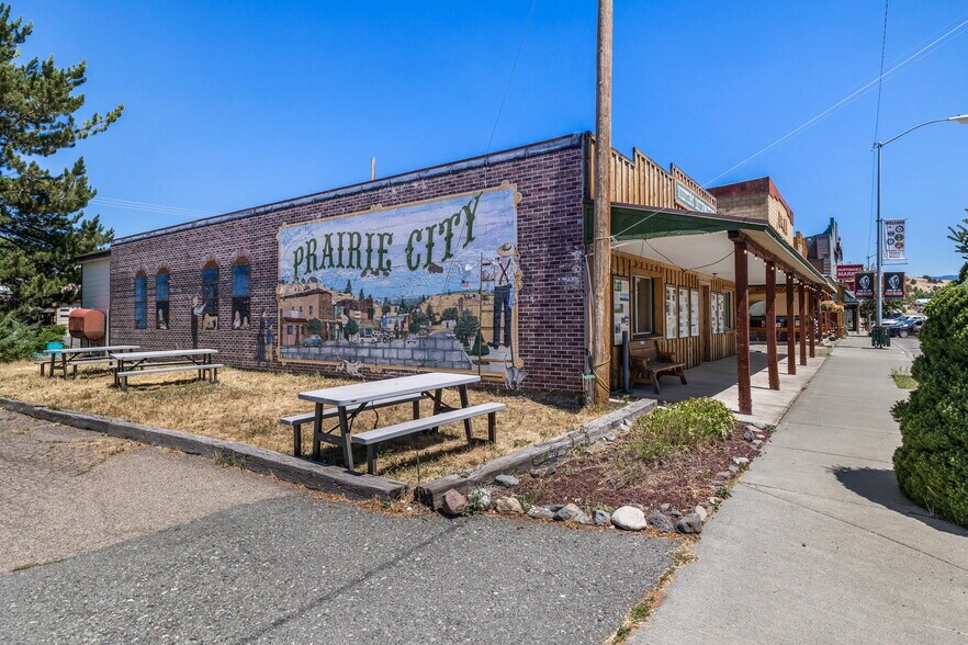More Photos Of 142 NW Front St, Prairie City Storefront Retail Residential For Sale
