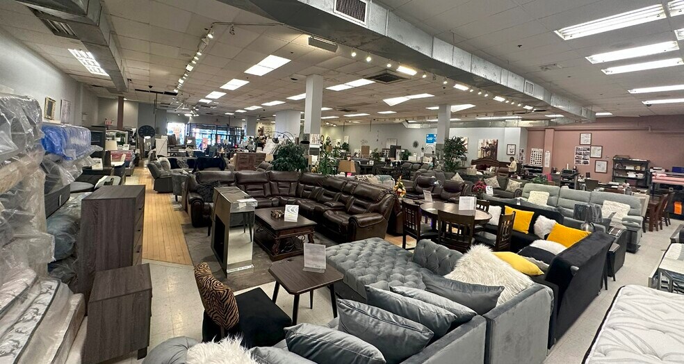 More Photos Of 10 E Burnside Ave, Bronx Storefront For Lease