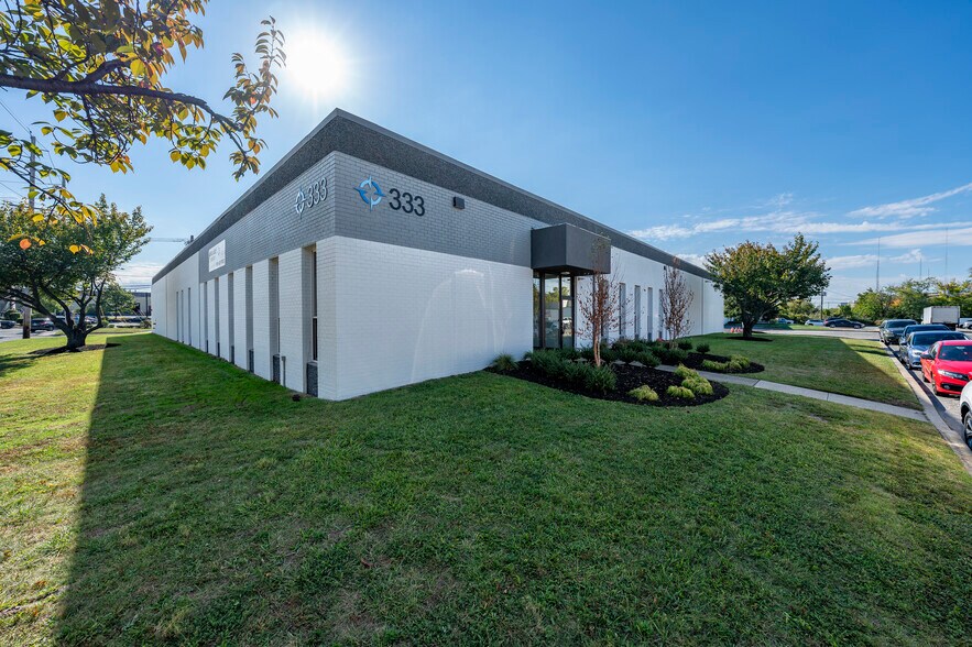 More Photos Of 333 Veterans Blvd, Carlstadt Warehouse For Lease