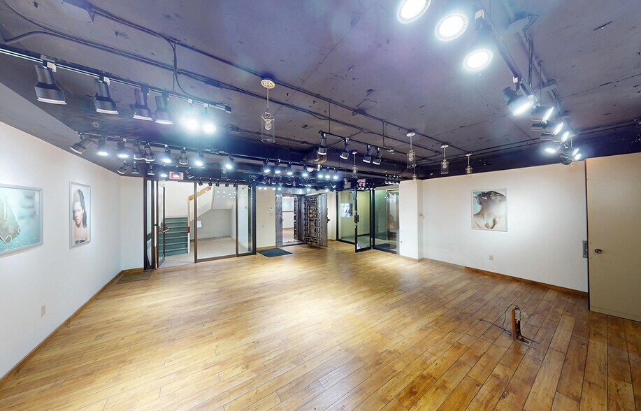 More Photos Of 250 Portage Av, Winnipeg Office For Sale