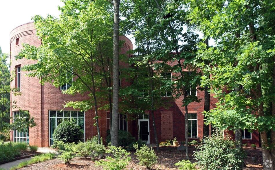 More Photos Of 6 N Pointe Ct, Greensboro Medical For Lease