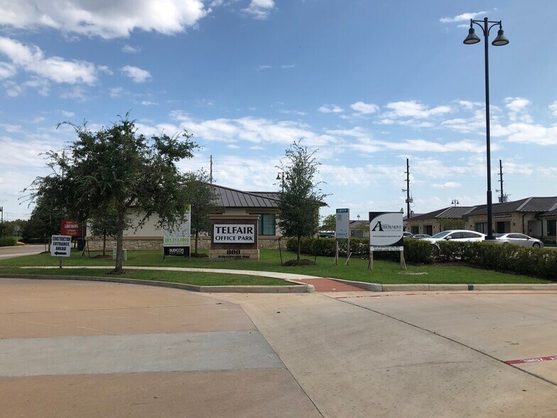 More Photos Of 800 Bonaventure Way, Sugar Land Unknown For Lease